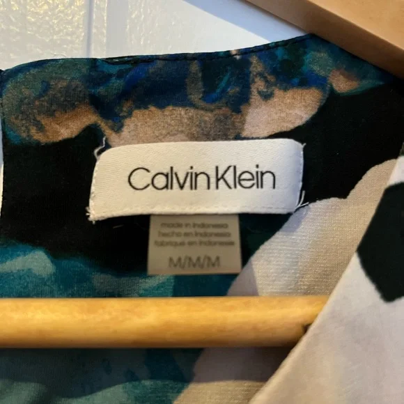 Calvin Klein top - Picture 2 of 2